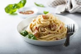 Spaghetti A La Creme De Camembert Et Lardons Une Recette Fondante De Pates Au Camembert Pates Artisanales Pates Carbonara Recette Italienne