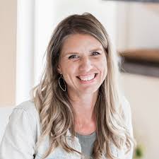 Hi 👋 I'm Steph. I'm a Counsellor turned Entrepreneur turned Business Coach  & Mentor. Here's what it's like to work with me in Coaching: We'll start  with a brain dump. It's the