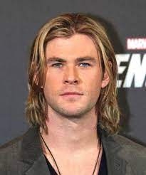 Long hair men continue to look fashionable and trendy. 15 Beruhmte Manner Mit Langen Haaren Frisur Frisuren Boy Hairstyles Long Hair Styles Men New Men Hairstyles