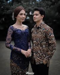 Terutama, untuk kamu yang mungkin kurang. Acara Lamaran Sarimbit Couple Kekinian Gamis Chic