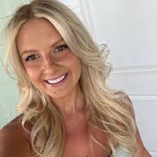 Sarah Stelzer's Instagram, Twitter & Facebook