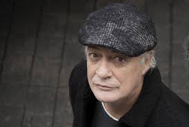 Joan Isaac celebra els 70 anys i els 50 de carrera amb el disc 'Tinc una  casa al mar'