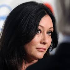 By clare mccarthy for mailonline. Shannen Doherty Trotz Krebs Gut Gelaunt Am Filmset Gala De