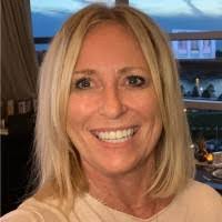 Joanna Peterson's Instagram, Twitter & Facebook