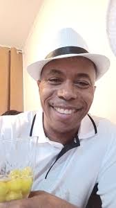 El que con lobos anda aullar aprende