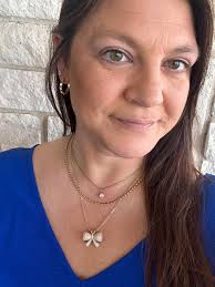 ❤️New Christmas ornament earrings with gold bows.. like I'm obsessed 🤍  🌲$18