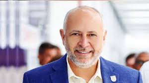 Arias promete implementar registro biométrico de extranjeros en Santo  Domingo Este