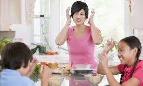 Hukum puasa bagi ibu hamil/menyusui, dapat ditinggalkan dengan cara menggantinya (mengqadhanya) dan/atau membayar fidyah. Pakar Psikologi Larang Ibu Bapa Gunakan 7 Ayat Ini Pada Anak