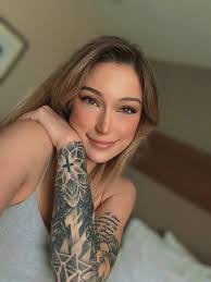 Sarah Arthur's Instagram, Twitter & Facebook