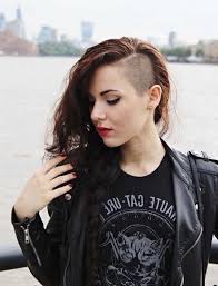 Cela fait un bon moment que les cheveux longs ont cédé la première place à la coupe cheveux rasé coté femme 2018. 1001 Versions Funky Et Originales De La Coupe Rasee Pour Femme