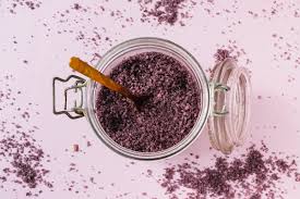 Scrub enggak hanya untuk badan saja lho, bibir juga butuh di scrub agar kulit mati yang terdapat pada bibir terkelupas. Diy Body Scrub Bebas Kulit Kusam Saat Dirumahaja Berkeluarga