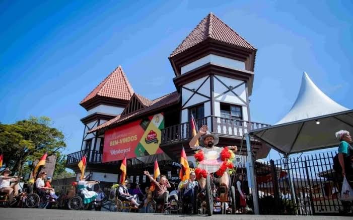 Chopp, Tradição e Fandango: A 37ª Oktoberfest de Igrejinha Toma Conta do Vale do Paranhana