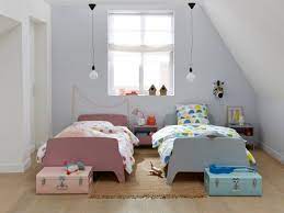 » une idée de rangement dans une petite chambre ou tout est à le lit à plateforme est la solution par excellence pour l'aménagement de la petite chambre. 1 Chambre 2 Enfants 18 Idees Pour Partager L Espace