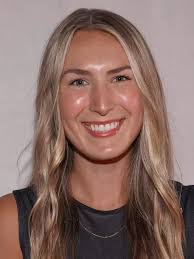 Emily Smith's Instagram, Twitter & Facebook