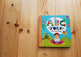 Je karte wird ein buchstabe und eine asana gezeigt. Christiane Engel Abc Yoga By Christiane Engel