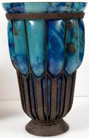 Description Daum Nancy Et Majorelle Vase De Forme Ouverte En Verre Souffle Marbre Dans Les Tons De Bleu Enchasse Dans Un Art Deco Glass Glass Art Art Nouveau