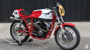 Thanks to the experience acquired during the world cups, world championships and olympic games and the several successes achieved with the cm 162ei, it’s now the time to change and present the cm200ei. Classicco Morini 350 Racer