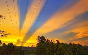 Awan langit sunset langit gratis foto download gratis. Fenomena Langit Terbelah Saat Sunset Di Banyuwangi Gemparkan Warganet Bangsa Online Cepat Lugas Dan Akurat