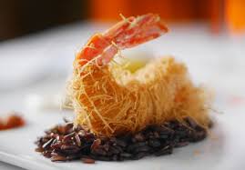 La pasta kataifi è di origine greca ed è possibile ritrovarla in numerose preparazioni la preparazione della pasta kataifi non è particolarmente complicata e anche voi potrete realizzarla a casa! Coda Di Gambero Al Sesamo In Pasta Kataifi Avocado E Riso Thay Nero Dash Altromercato