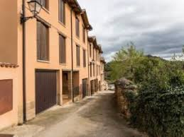 He has silvery, blue hair (as is the norm for those from the khun family) that reaches his shoulders. Property For Sale In Aguero Huesca Spain Houses And Flats Idealista