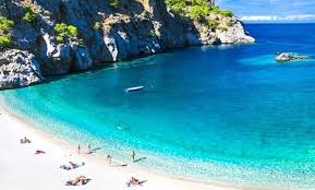 Στην ελλάδα χώρα με αναρίθμητα τοπία, η ελλάδα προσφέρει πολυποίκιλες ευκαιρίες για επένδυση ακινήτων. H Pio Omorfh Kalhmera Me Boyties Sta Katagalana Nera Ths Paralias Axata Ths Karpa8oy H Fwtografia Ths Hmeras Made In Greece