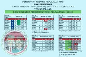 A female figure wrapped in jacket, scarf and helmet. Kalender Pendidikan 2019 2020 Riau Resmi Guru Maju