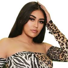 Rubi Alejandra (@rubiiiialejandra)