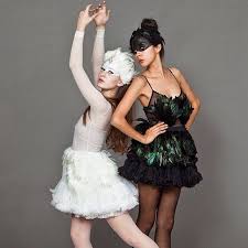 Black And White Duo Halloween Costumes 50 Halloween Costumes That Are A Perfect Fit For You And Your Bff Halloween Costumes Friends Best Friend Halloween Costumes Bff Costume