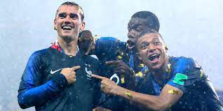 Les premiers maillots de l'équipe de france à deux étoiles sont à la vente. Ou Trouver Le Maillot De L Equipe De France Avec Les 2 Etoiles Cosmopolitan Fr