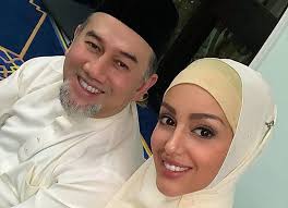 Sultan muhammad v of kelatan gave up his throne in january months after marrying former miss moscow rihana oksana voevodina, but the two divorced earlier this month. Sultan Muhammad V Russian Model Wife Gave Birth To A Baby Boy Page 9 Of 10 Newsoholic