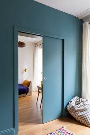 Apres Un Incendie Cet Appartement Reprend Vie En 2020 Decoration Maison Appartement Architecte Interieur