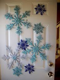 Easy Snowflakes Dollar Store Acrylic Snowflakes Painted White For A Base Color Brush On Glue And Sprinkle On Different Color G Christmas Ideas Rozhde