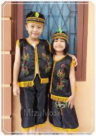 Anda bisa memilih jenis jaket anak sesuai dengan keinginan anda dan tentunya cocok untuk anak anda. Jual Baju Pakaian Adat Anak Dayak Kalbar Kartini Festival Karnaval Perempuan Laki Laki Couple Di Lapak Mitzy Moda Kaos Anak Bukalapak