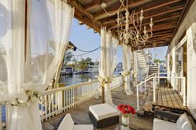 New Orleans Wedding La Maison Du Lac Waterside New Orleans Engagement Session French Q Louisiana Wedding Venues Wedding Venues Waterfront Wedding Venue