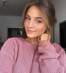 Jennifer Mandell's Instagram, Twitter & Facebook