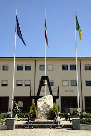 Il comando generale della guardia di finanza ha bandito un concorso, per titoli ed esami, per l'ammissione di 1.030 allievi marescialli al 93° corso presso la scuola ispettori e sovrintendenti della guardia di finanza, per l'anno accademico 2021/2022. La Campana Del Dovere Scuola Ispettori E Sovrintendenti G D F L Aquila Pietre Della Memoria