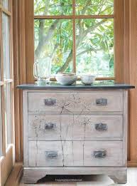 I transformed my bedroom furniture using annie sloan chalk paints and waxes. Quick And Easy Paint Transformations Amazon Co Uk Annie Sloan Books Painted Bedroom Furniture Redo Furniture Furniture Makeover
