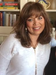 Kari Roth's Instagram, Twitter & Facebook