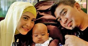 Ternyata tas rp15 juta itu hadiah dari dai kondang ustadz solmed dan istrinya april jasmine. Intip Gelaran Akikah Putra Kembar April Jasmine Dan Ustad Solmed Okezone Celebrity