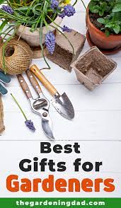 33 Unique Gardening Gifts For Dad Mom The Gardening Dad Best Gifts For Gardeners Gardening Gifts For Mom Garden Gifts