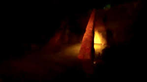 The ride uses robotics technology to deliver dinosaur scenes. I Know It S Hard To See But Has Anyone Posted About The Tentacle Coming Out Of The Water In The Jurassic Jungle Boat Ride In Tn This Thing Is Mad Unsettling Submergedanimatronic