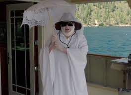 Moreau (1996), with marlon brando, val kilmer, david thewlis, fairuza balk, and ron perlman, dr. Super Straight Mike Vindicator725 On Twitter Watching Modern Family Cam Is Dressed Like Marlon Brando In The Island Of Dr Moreau
