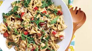 Salade De Farfalles Au Poivron Et Au Pesto De Roquette Recipe Pasta Salad Arugula Pesto Bowtie Pasta