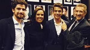 I due hanno rispettivamente 30 e 26 anni e sono nati dall'unione con isabel bengochea, ex moglie del conduttore. Isabel Bengochea Chi E L Ex Moglie Di Ezio Greggio Eta Foto Vita Privata