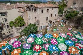 Maybe you would like to learn more about one of these? Girona Espana 12 De Mayo De 2012 Parasoles Decorados En El Centro Historico De La Ciudad Catalana De Girona En Las Flores Del Festival De Primavera Temps De Flors Girona Cataluna Fotos Retratos