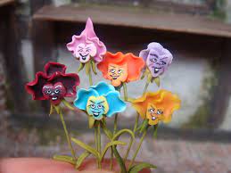 Alice In Wonderland Fairy Garden Pansy Flower 12th Scale Etsy Pansies Flowers Pansies Fairy Garden