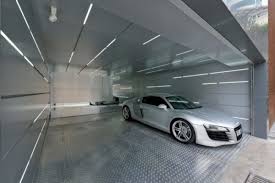 Renoviertes Haus Futuristische Garage Urbaner Chic Verwendung Von Led Leuchten Moderne Garage Moderne Hausentwurfe Design Fur Zuhause