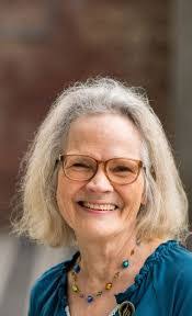 Holly Menard's Instagram, Twitter & Facebook