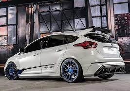 Obwohl Die Meisten Ford Focus Rs Mk3 In Blau Oder Grau Ausgeliefert Werden Haben Einige Tuner Ihm Schon Einen Eigenen L Ford Focus Ford Focus St Ford Focus Rs