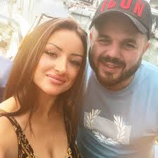 Hi! i'm looking to get hybrid lashes fitted in sometime soon, best place to  go? can travel if needs be💛